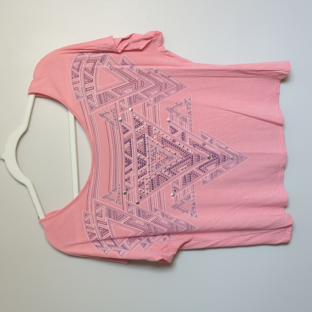 Pink Forever 21 Aztec style printed shirt, knotted in the back.